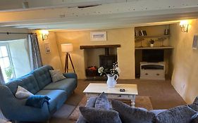 Meadowside Cottage, Characterful Grade 2 Listed Cottage Near To Wadebridge And Padstow