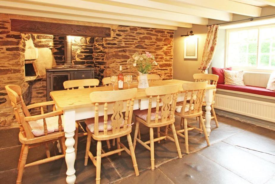 Meadowside Cottage, Characterful Grade 2 Listed Cottage Near To Wadebridge And Padstow Exterior photo