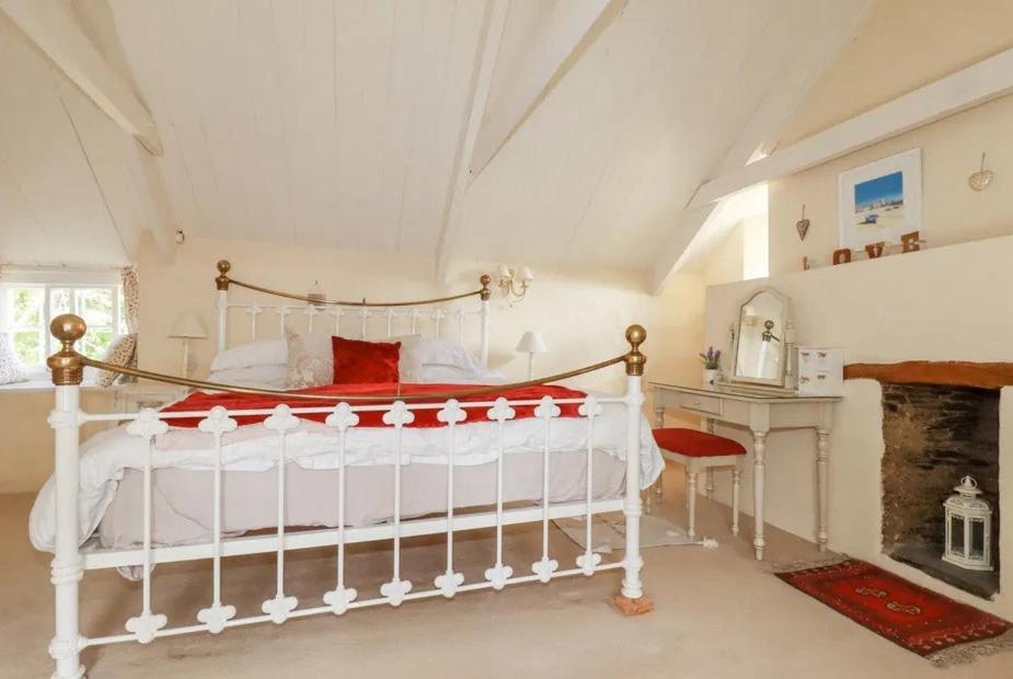 Meadowside Cottage, Characterful Grade 2 Listed Cottage Near To Wadebridge And Padstow Exterior photo